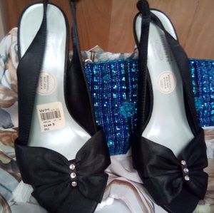 Sling back open toe oumps